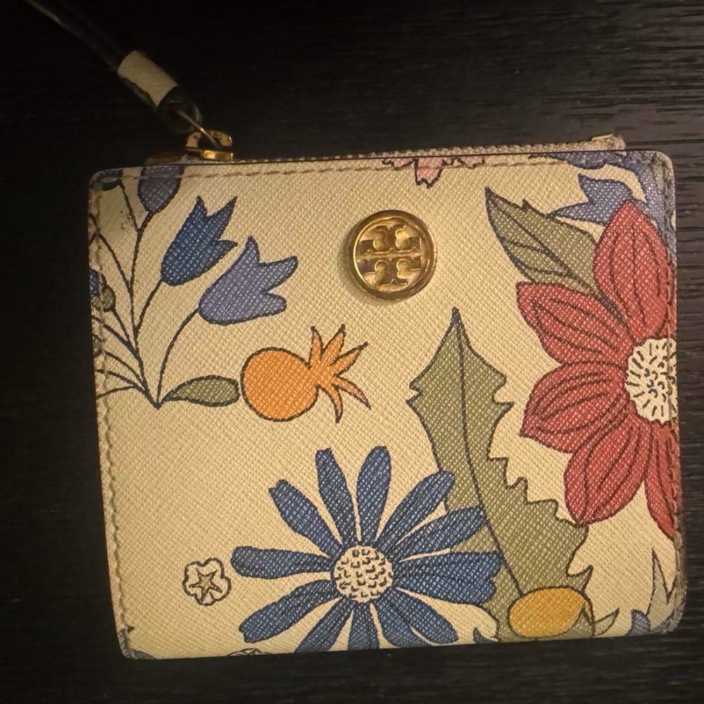 Tory Burch Wallet never been used limit addition open for offering